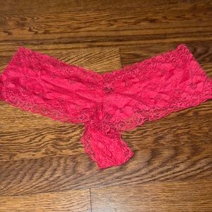 BNWOT  lace cheekys size L